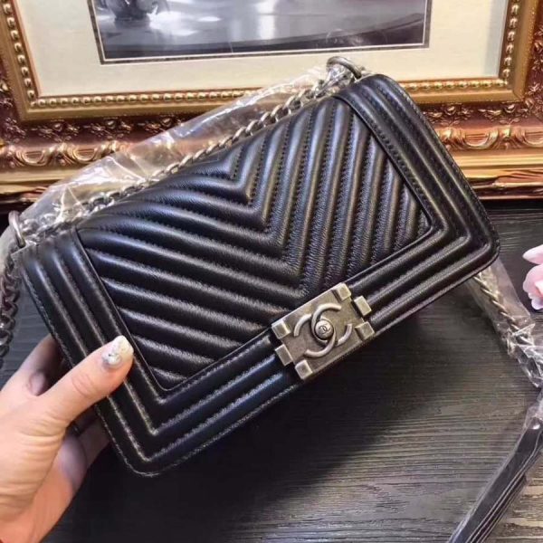 chanel_boy_chanel_handbag_in_chevron_quilted_calfskin_leather-black_1__1