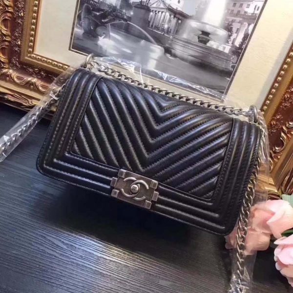 chanel_boy_chanel_handbag_in_chevron_quilted_calfskin_leather-black_3__1