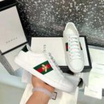 Gucci Men Ace Embroidered Sneaker Bee in White - immagine 10