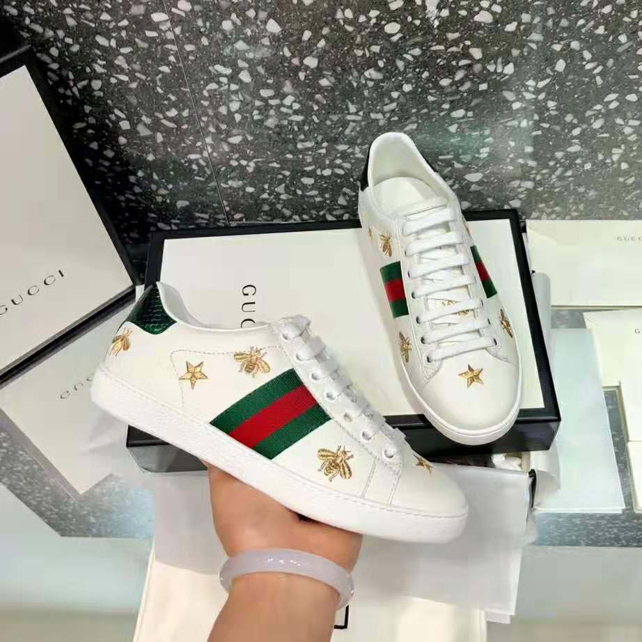 gucci ace embroidered bee leather sneaker