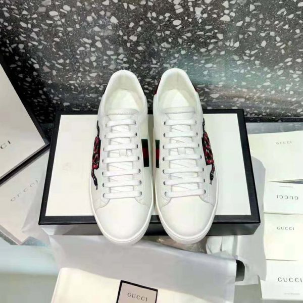 gucci_men_ace_embroidered_sneaker_with_an_embroidered_kingsnake-white_2_
