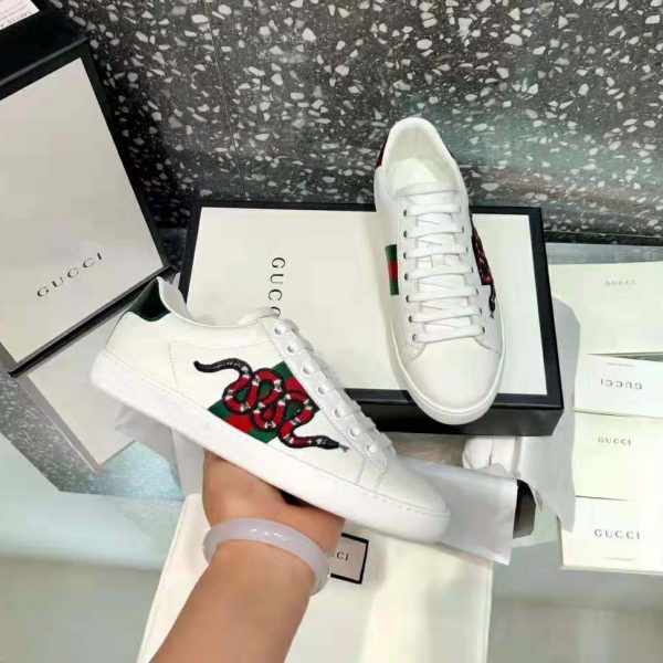 gucci_men_ace_embroidered_sneaker_with_an_embroidered_kingsnake-white_4_