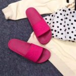 Gucci Unisex Gucci Logo Rubber Slide Sandal-Rose - Imagen 2
