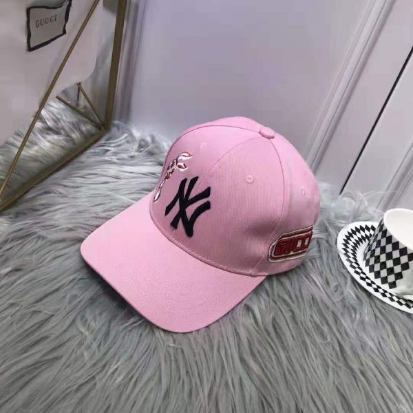 gucci_women_baseball_cap_with_ny_yankees_patch-pink_5_