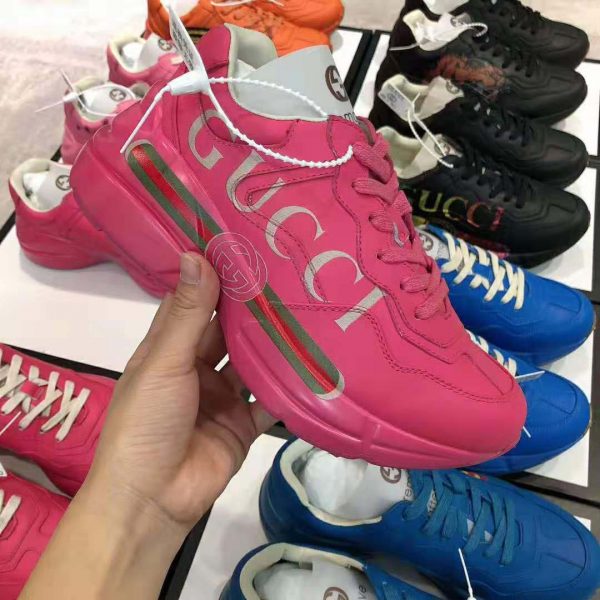 gucci_women_rhyton_gucci_logo_leather_sneaker-rose_5_