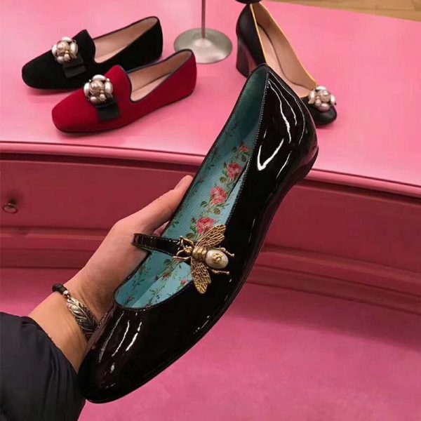 gucci_women_shoes_patent_leather_ballet_flat_with_bee_4mm_heel-black_2_