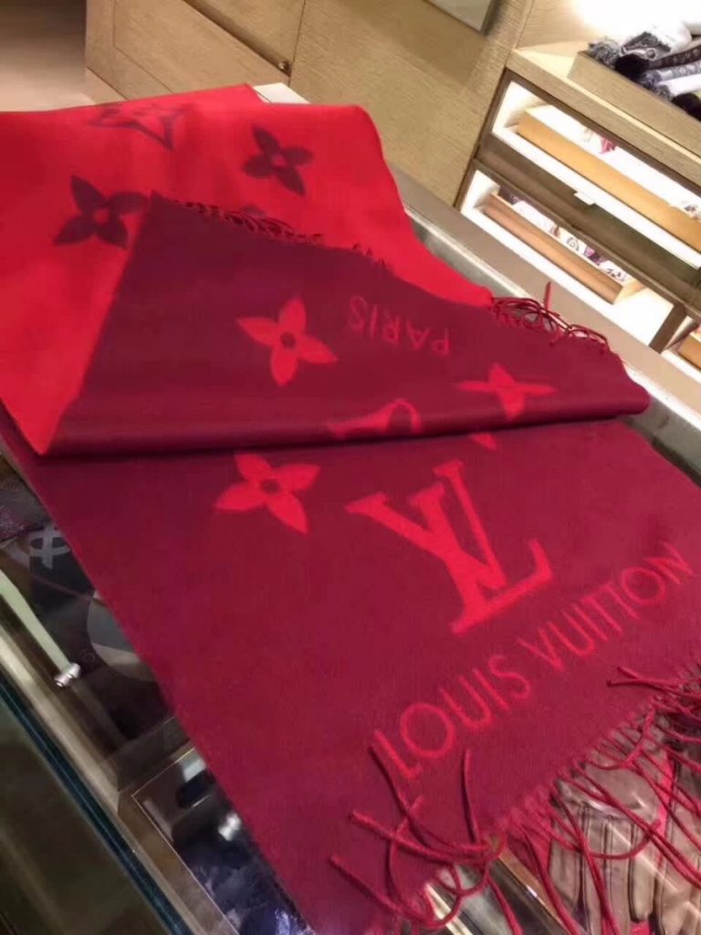 Louis Vuitton LV Reykjavik Scarf with Tone-on-tone Monogram - LULUX
