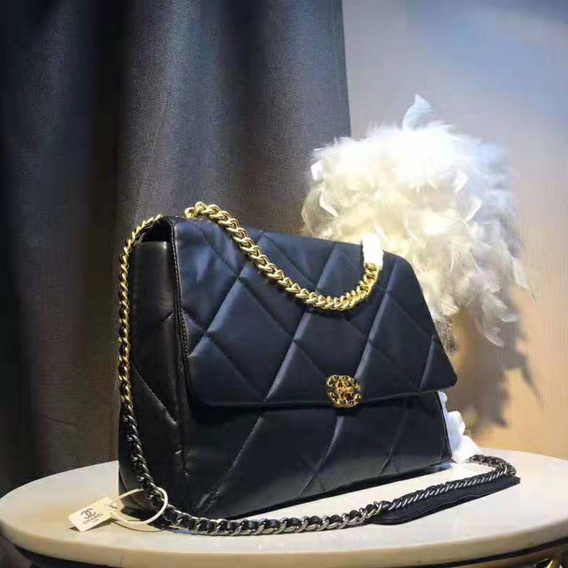 Chanel Women 19 Maxi Flap Bag in Goatskin Leather-Black - LULUX