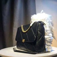 Chanel Women 19 Maxi Flap Bag in Goatskin Leather-Black (1)