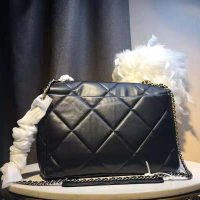 Chanel Women 19 Maxi Flap Bag in Goatskin Leather-Black (1)