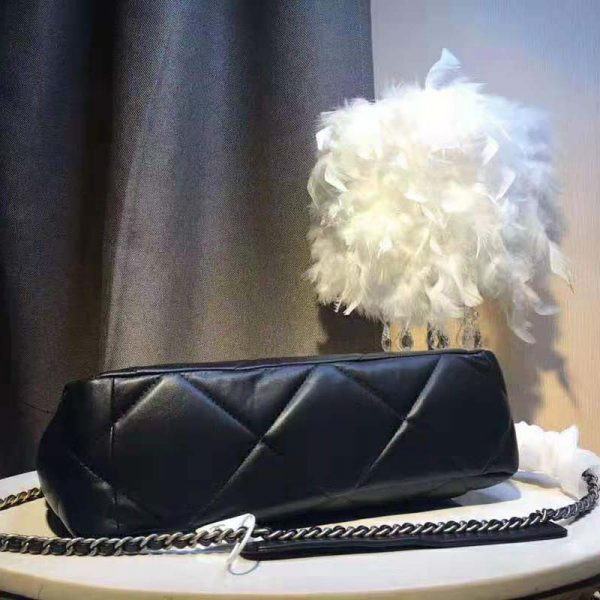 Chanel Women 19 Maxi Flap Bag in Goatskin Leather-Black (8)