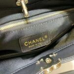 Chanel Women 31 Shopping Bag in Calfskin Leather-Black - Imagen 9