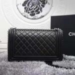 Chanel Women Boy Chanel Handbag in Calfskin Leather-Black – Bild 5