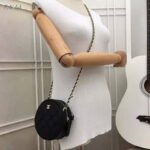 Chanel Women Classic Clutch with Chain in Grained Calfskin Leather-Black - immagine 4