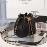 Chanel Women Drawstring Bag in Lambskin Leather-Black - Bild 5