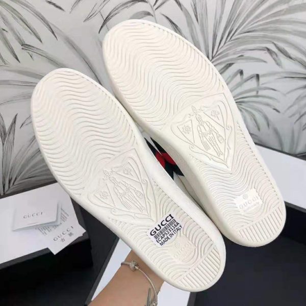 gucci ace embroidered sneaker arrow