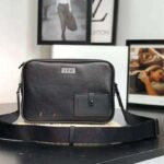 Louis Vuitton LV Men Alpha Messenger in Dark Silver Taurillon Leather-Black - immagine 2