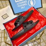 Gucci Men's Rubber GG Slide Sandal-Black – Bild 2