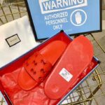 Gucci Women Rubber GG Slide Sandal-Red – Bild 7