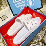 Gucci Women's Rubber GG Slide Sandal-White - Image 3