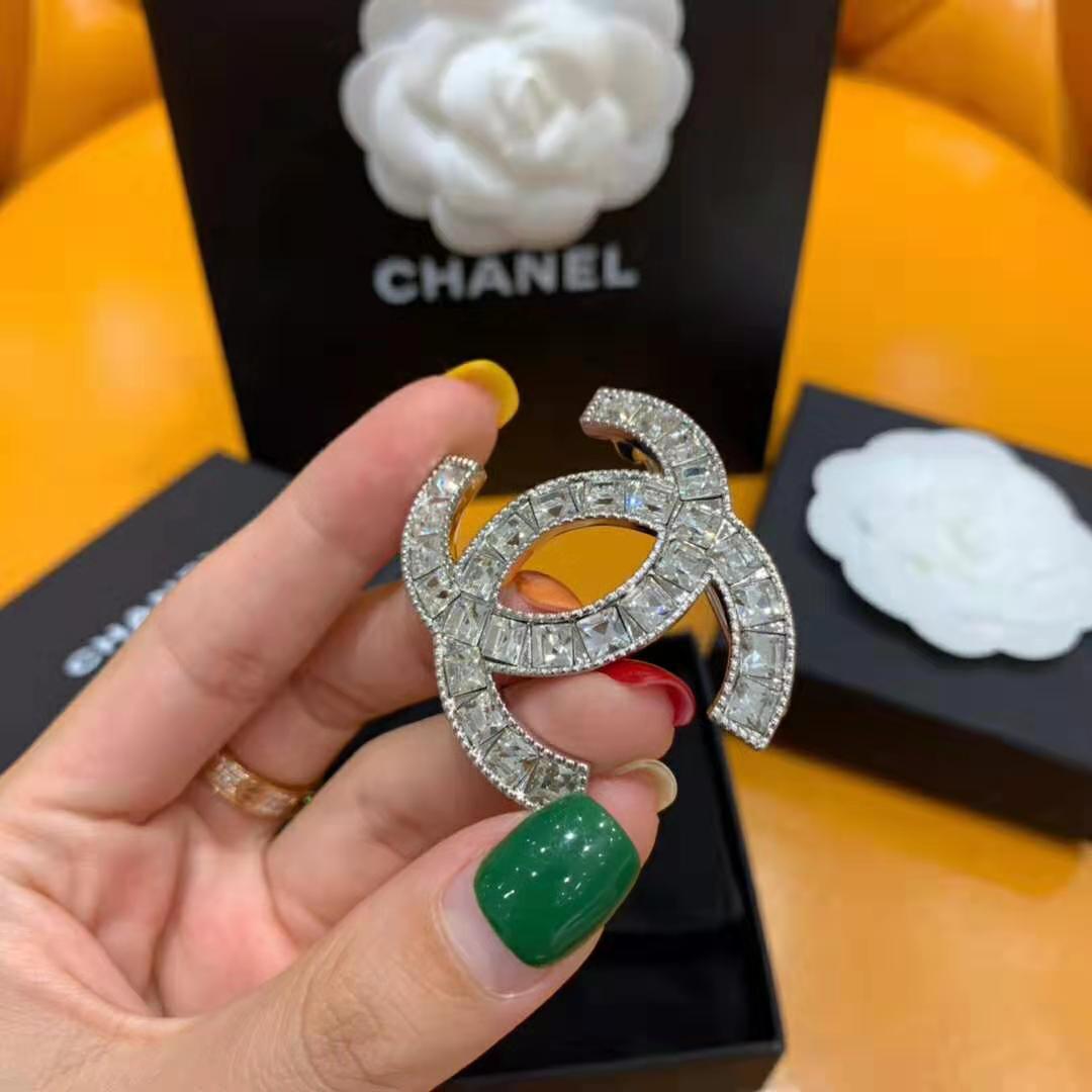 Chanel Women Brooch in Metal & Diamantés-White - LULUX