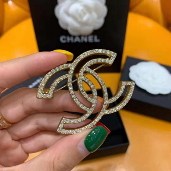 Chanel Women Brooch in Metal & Diamantés-Gold (13)