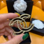 Chanel Women Brooch in Metal & Diamantés-Gold – Image 9