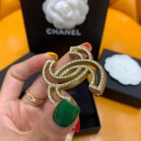 Chanel Women Brooch in Metal & Diamantés-Gold (1)