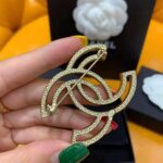 Chanel Women Brooch in Metal & Diamantés-Gold – Image 10