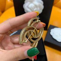 Chanel Women Brooch in Metal & Diamantés-Gold (1)