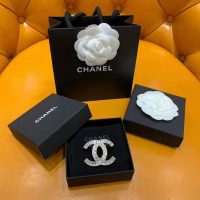 Chanel Women Brooch in Metal & Diamantés-White (1)