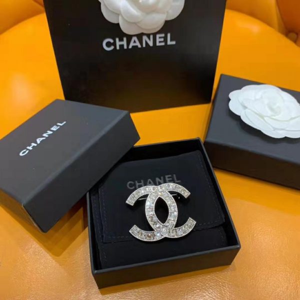 Chanel Women Brooch in Metal & Diamantés-White (3)