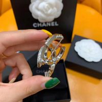 Chanel Women Brooch in Metal & Diamantés-White (1)
