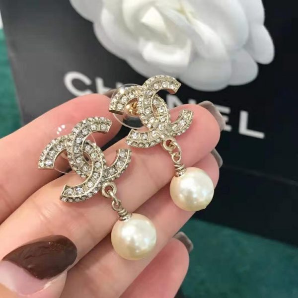 Chanel Women Earrings in Metal Glass Pearls Resin & Diamantés-White (3)