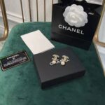 Chanel Women Earrings in Metal Glass Pearls Resin & Diamantés-White – Image 3
