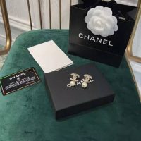 Chanel Women Earrings in Metal Glass Pearls Resin & Diamantés-White (1)