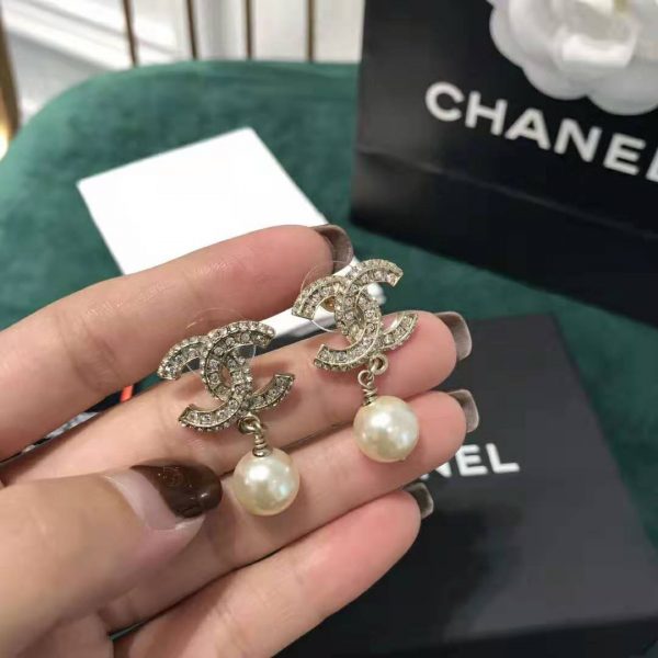 Chanel Women Earrings in Metal Glass Pearls Resin & Diamantés-White (5)