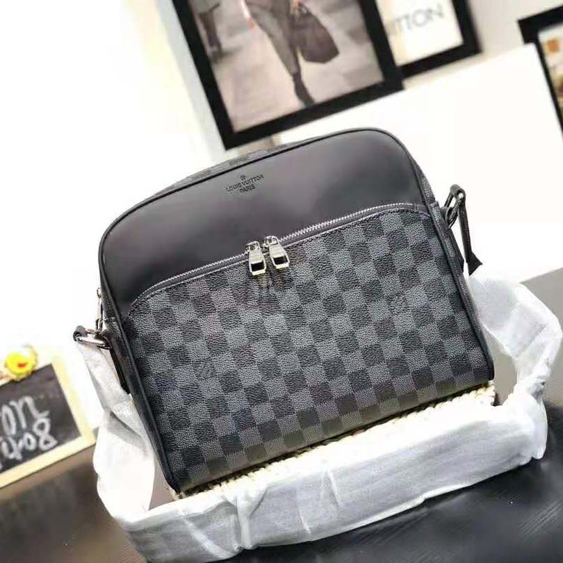 Messenger Louis Vuitton Dayton Reporter PM Grey Cloth ref