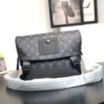 Louis Vuitton LV Men Messenger PM Voyager in Monogram Eclipse Canvas-Grey - Bild 2