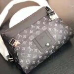 Louis Vuitton LV Men Messenger PM Voyager in Monogram Eclipse Canvas-Grey - Bild 3