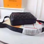 Louis Vuitton LV Men Outdoor Messenger Bag in Taïga Leather with Monogram Canvas-Black - Bild 5