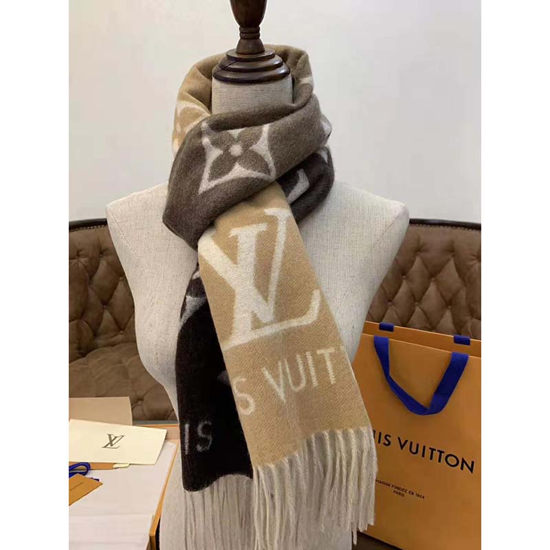 Louis Vuitton Cashmere Reykjavik Gradient Scarf $800 Or Best Offer for Sale  in Los Angeles, CA - OfferUp