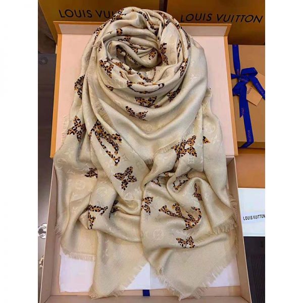 Louis Vuitton LV Women Monogram Giant Jungle Logomania Scarf with Luxuriously Soft Wool-Sandy (10)