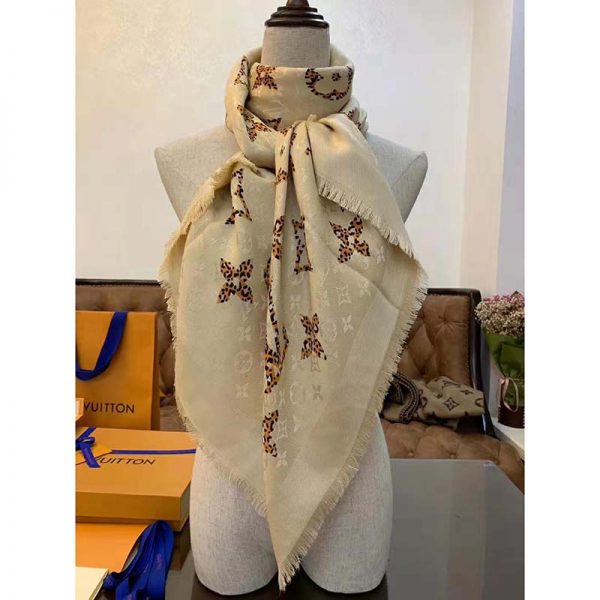 Louis Vuitton LV Women Monogram Giant Jungle Logomania Scarf with Luxuriously Soft Wool-Sandy (5)