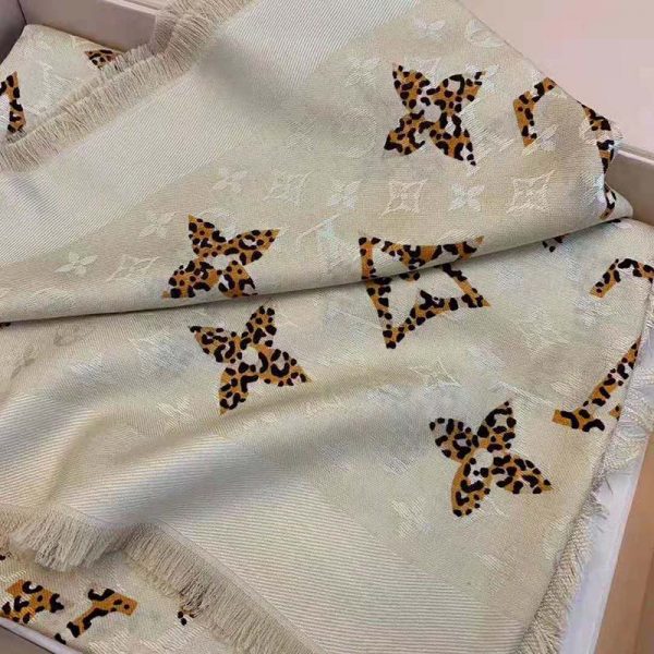 Louis Vuitton LV Women Monogram Giant Jungle Logomania Scarf with Luxuriously Soft Wool-Sandy (8)