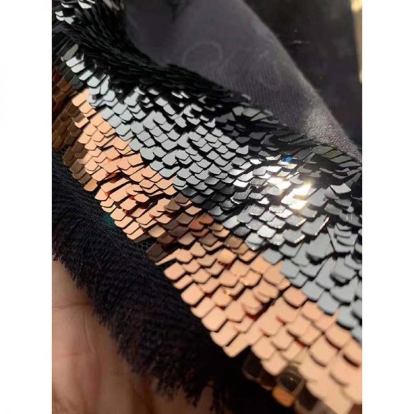 Louis Vuitton LV Women Party Monogram Shawl Triangle Scarf with Luxurious Silk and Wool (8)