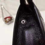 Gucci GG Men Pouch with Interlocking G in Black Soft Leather - immagine 6