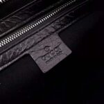 Gucci GG Men Pouch with Interlocking G in Black Soft Leather - immagine 10