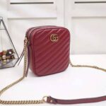 Gucci GG Women GG Marmont Mini Shoulder Bag in Red Matelassé Leather - Imagen 5