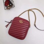 Gucci GG Women GG Marmont Mini Shoulder Bag in Red Matelassé Leather - Imagen 2